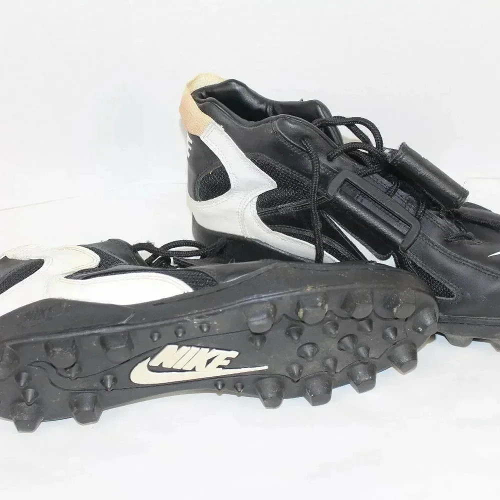 Nike Football Cleats - Picture 2 of 4